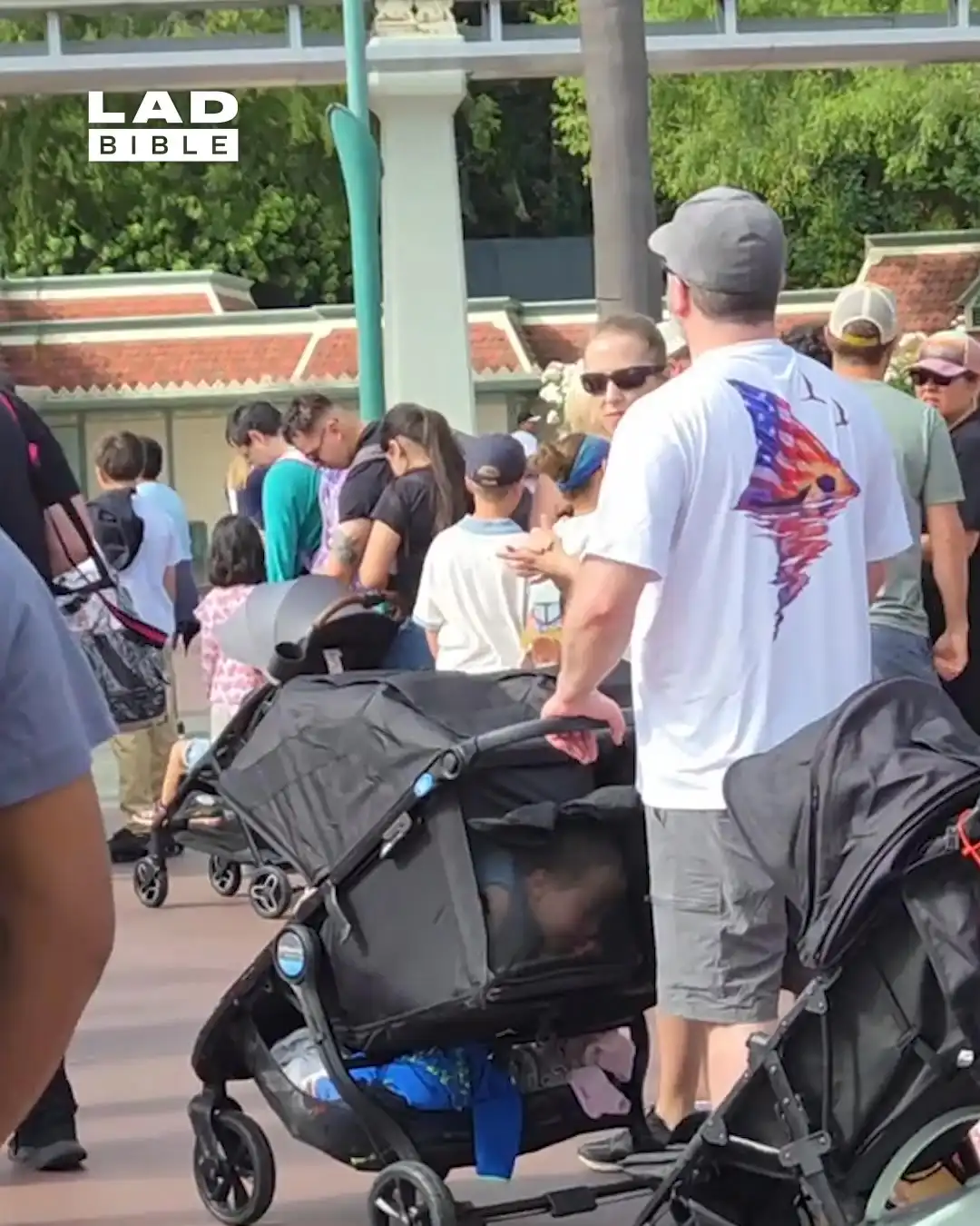 These parents were sneaking their kids in 😲