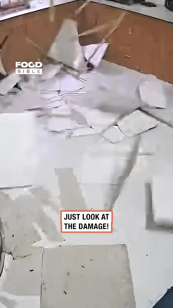 Ceiling falls on two kids π³