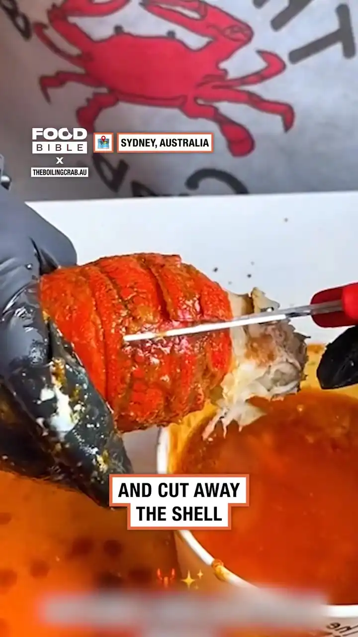 Satisfying lobster deconstruction 🦞