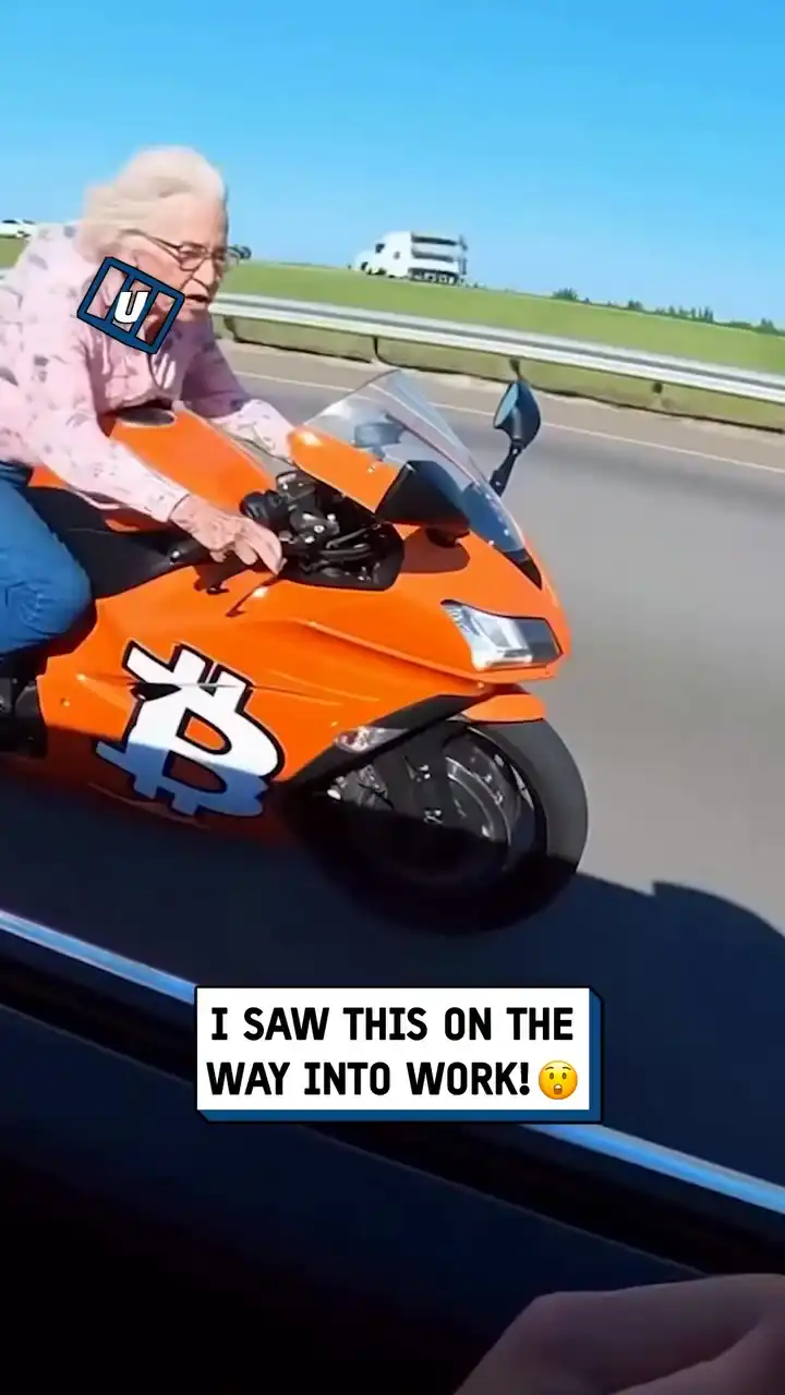 Grandma is a motorcycle master 🤯🏍️