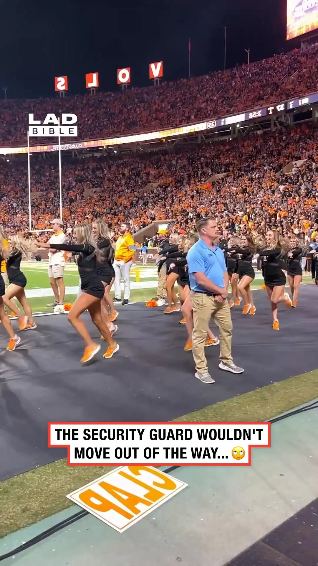 University of Tennessee security guard joins in on dance routine 😂