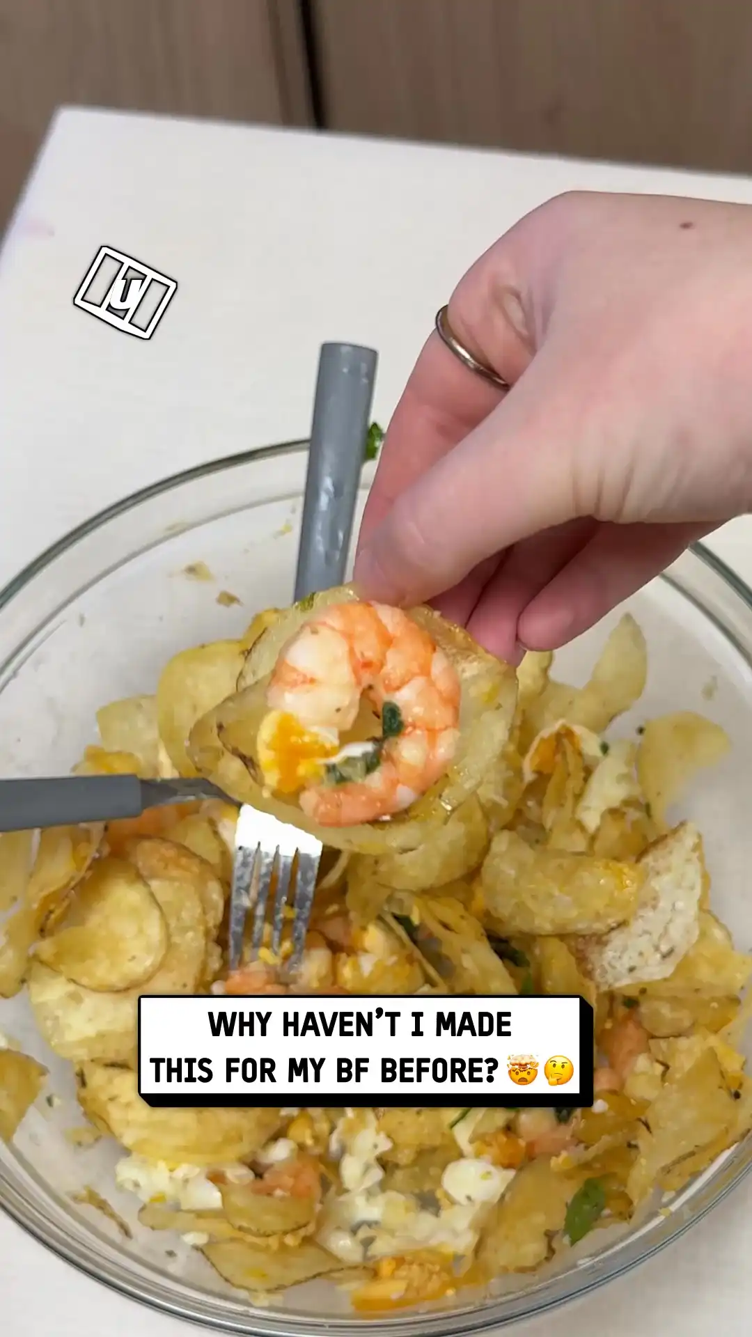 Making my BF some loaded chips 😋