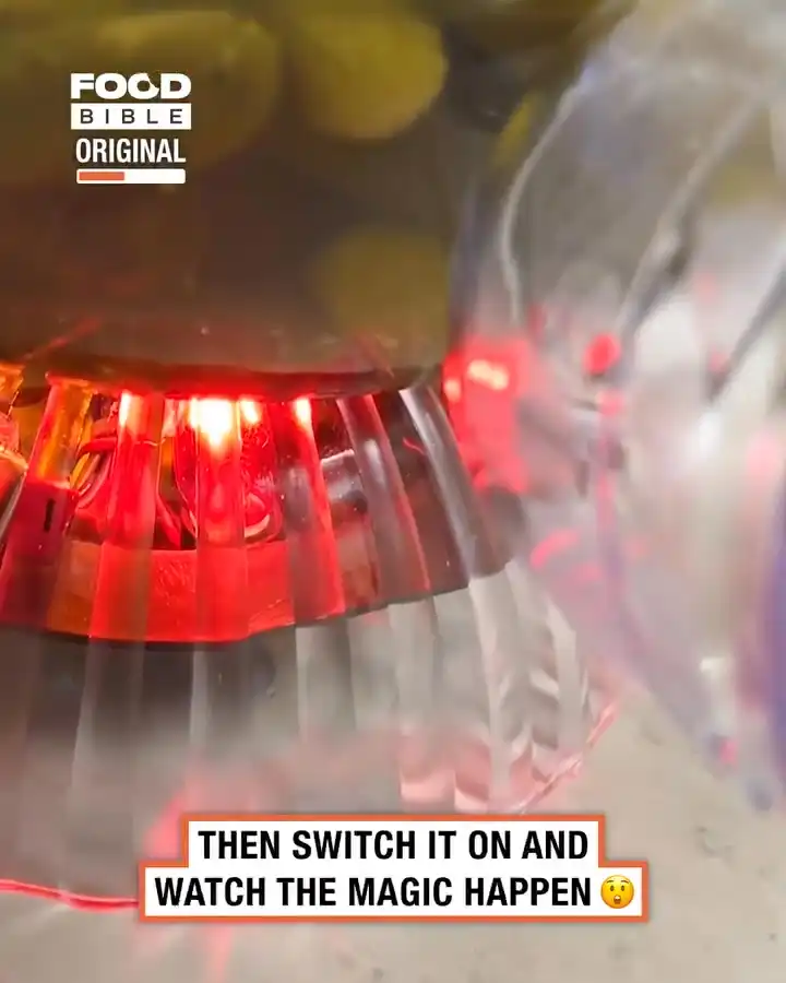 Pickle fountain 🥒