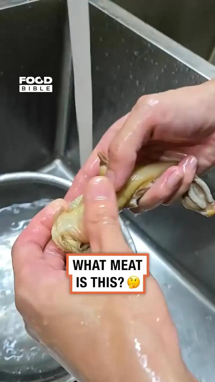 Sus meat gets washed 👀