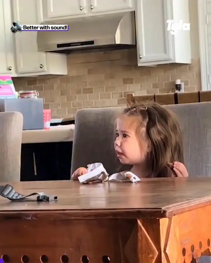 Little girl gets emotional watching 'Lilo and Stitch' 🥺