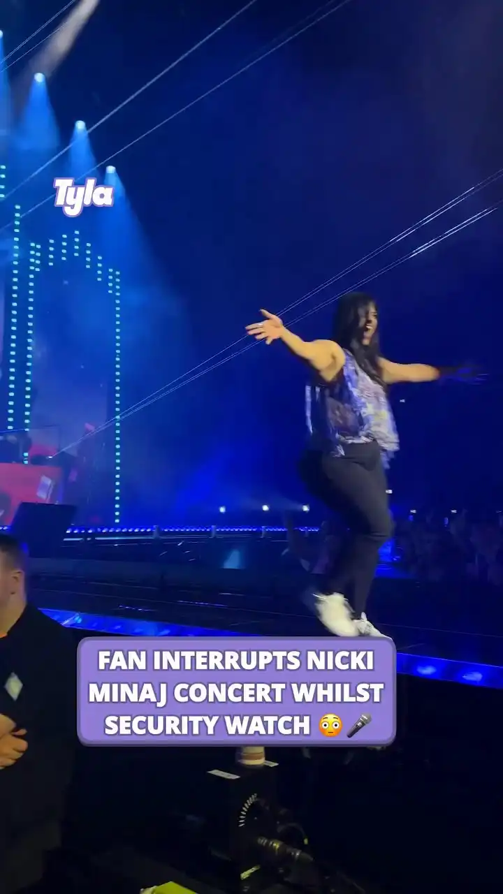 Fan interrupts Nicki Minaj concert whilst security watch 😳🎤