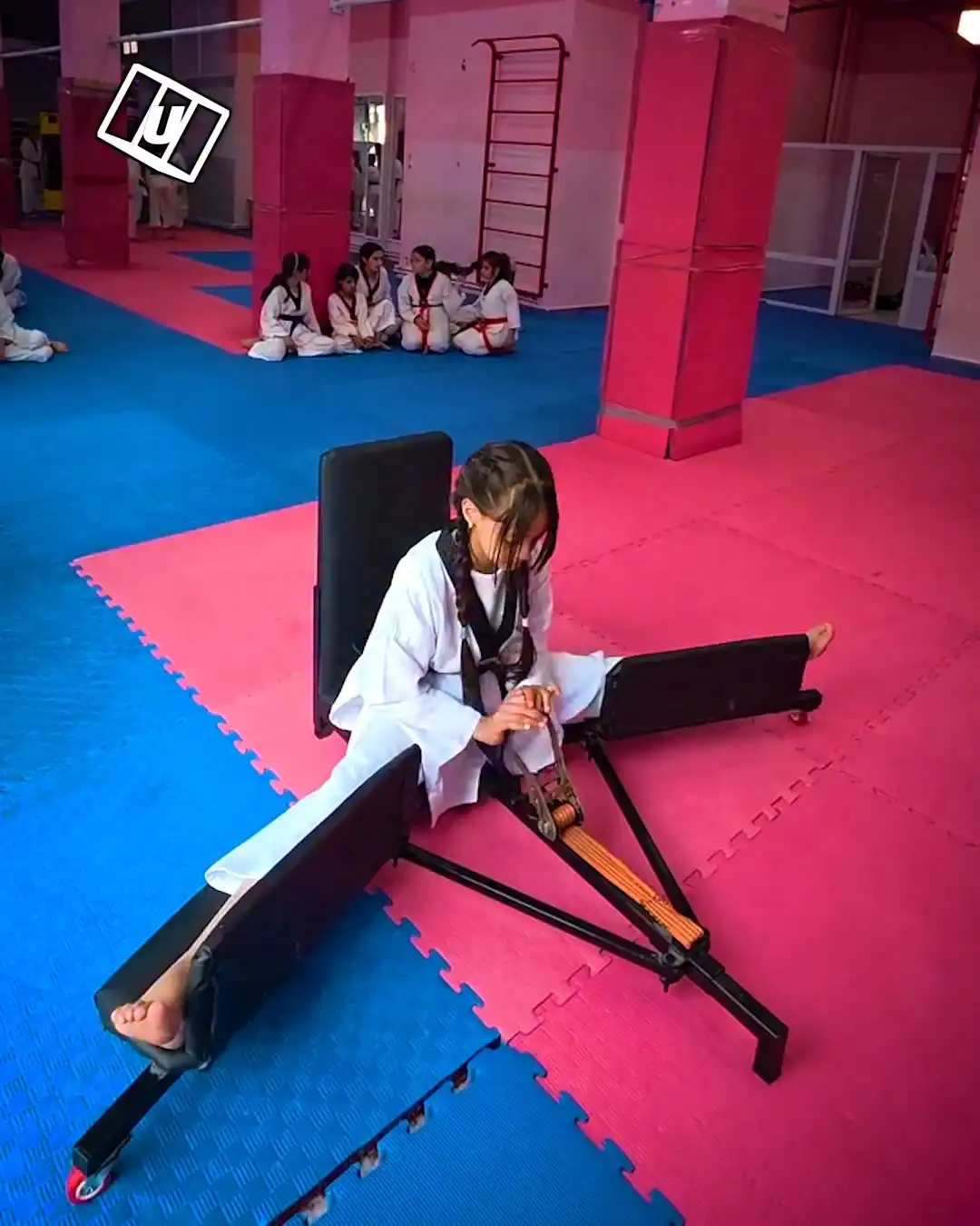 I made this device that helps with flexibility ๐ฒ๐