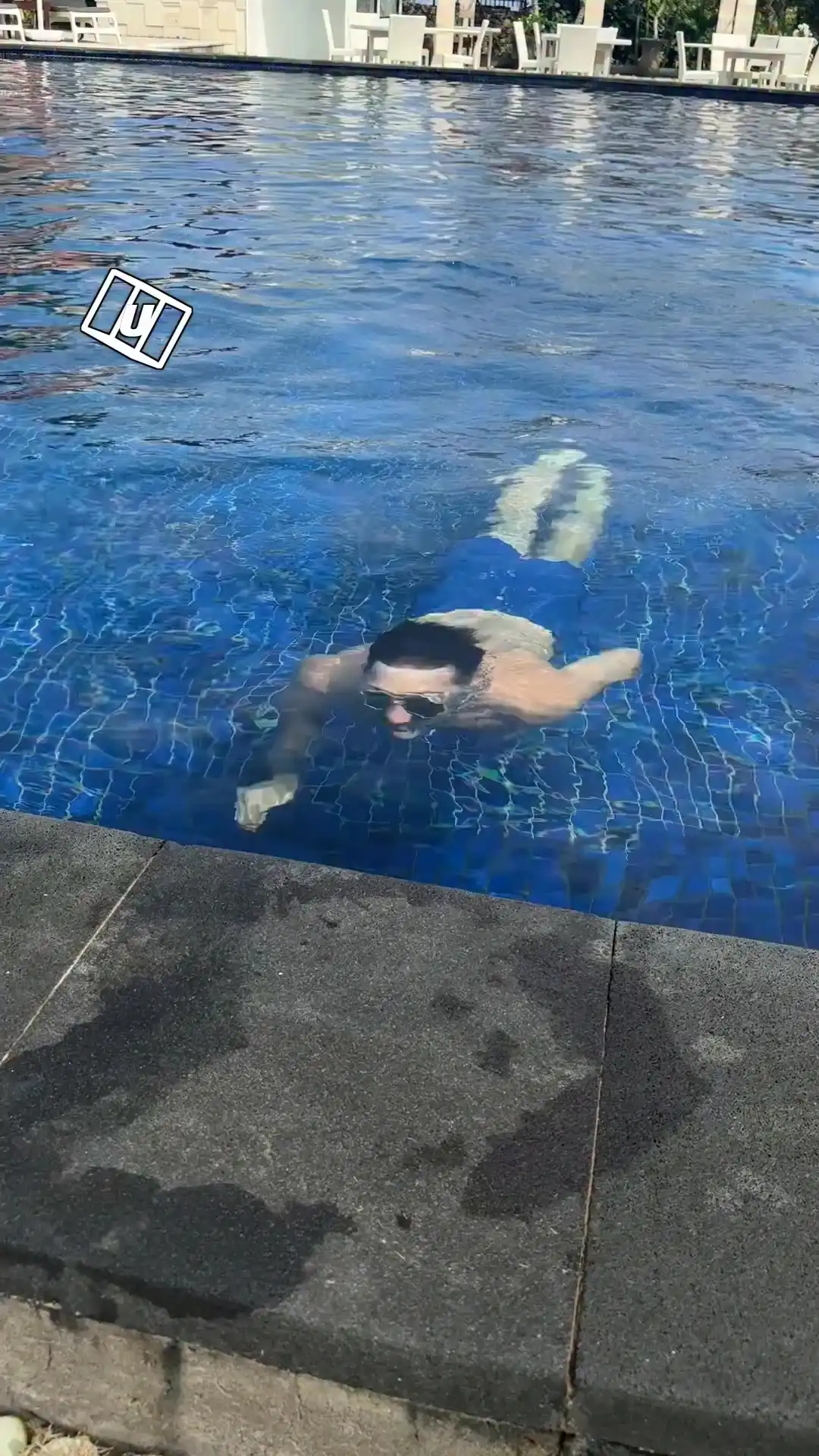 My goggles are also sunglasses 😎💦