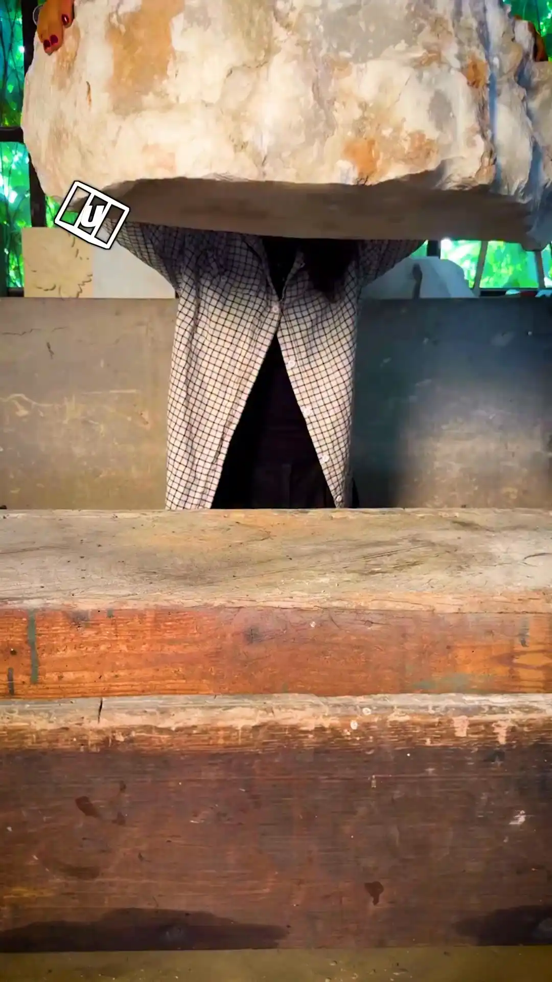 Satisfying stone carving 😮💨🪨
