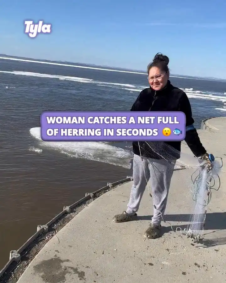 Who knew fishing was this easy! 😲🎣