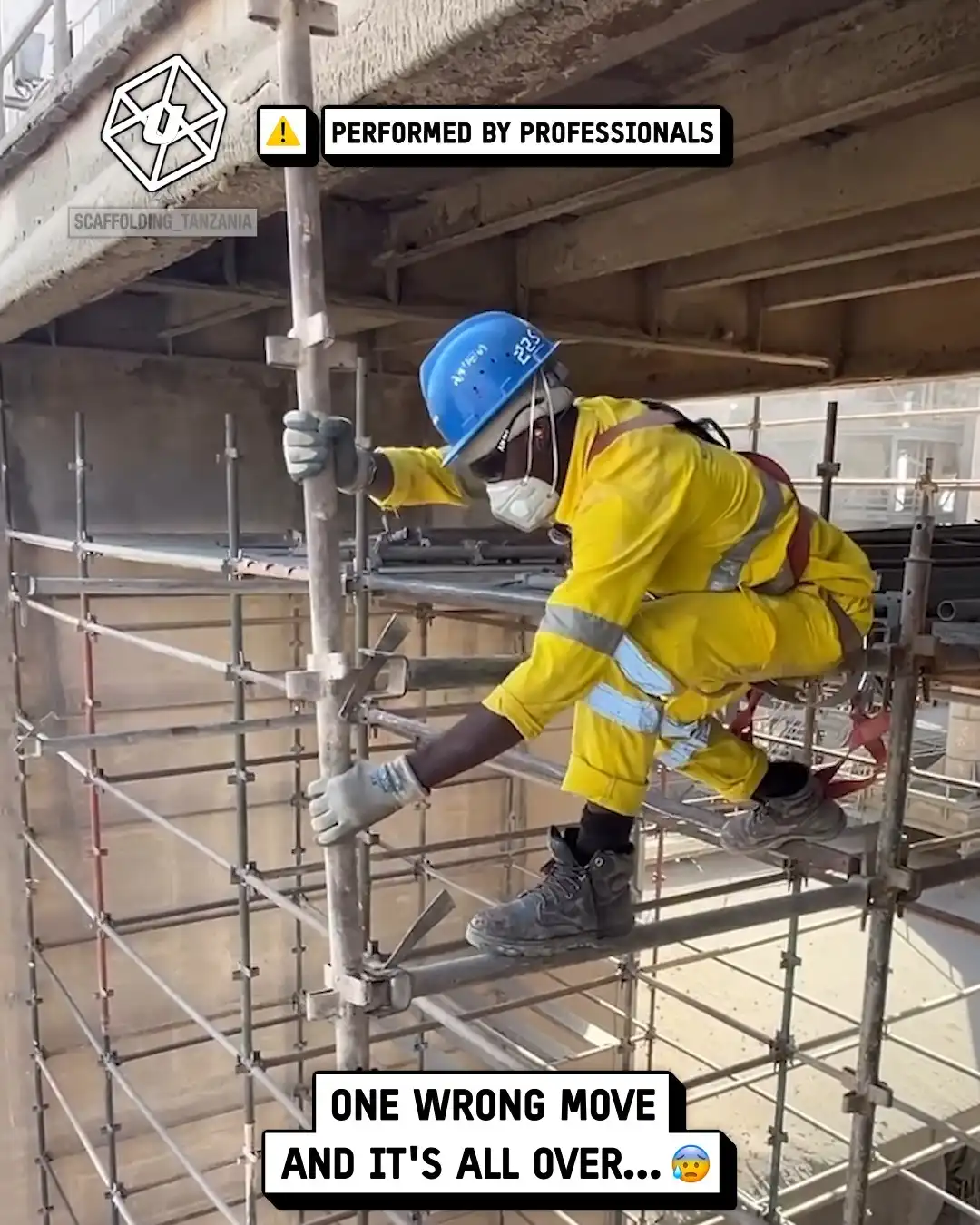 This scaffold build is no joke 😰👷‍♂️