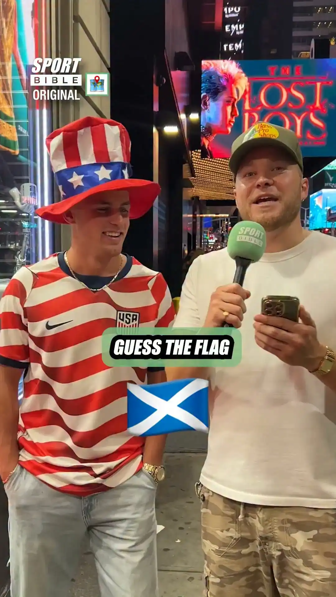 USA fan plays guess the national flag