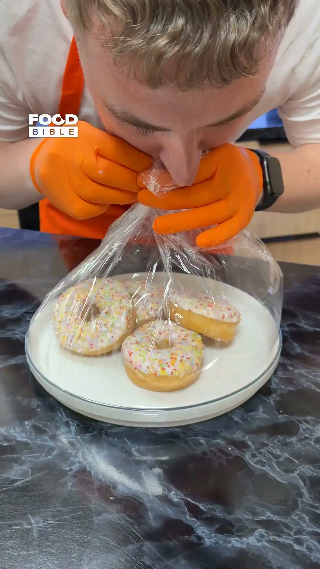 Cling film bubble keeps your food fresher for longer 👏