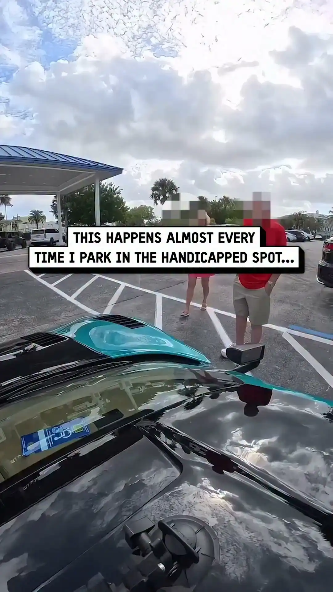 This happens every time I park in this space 😳 #cars #parking #caughtoncam
Credit: @shoelessperformance on Instagram 📹