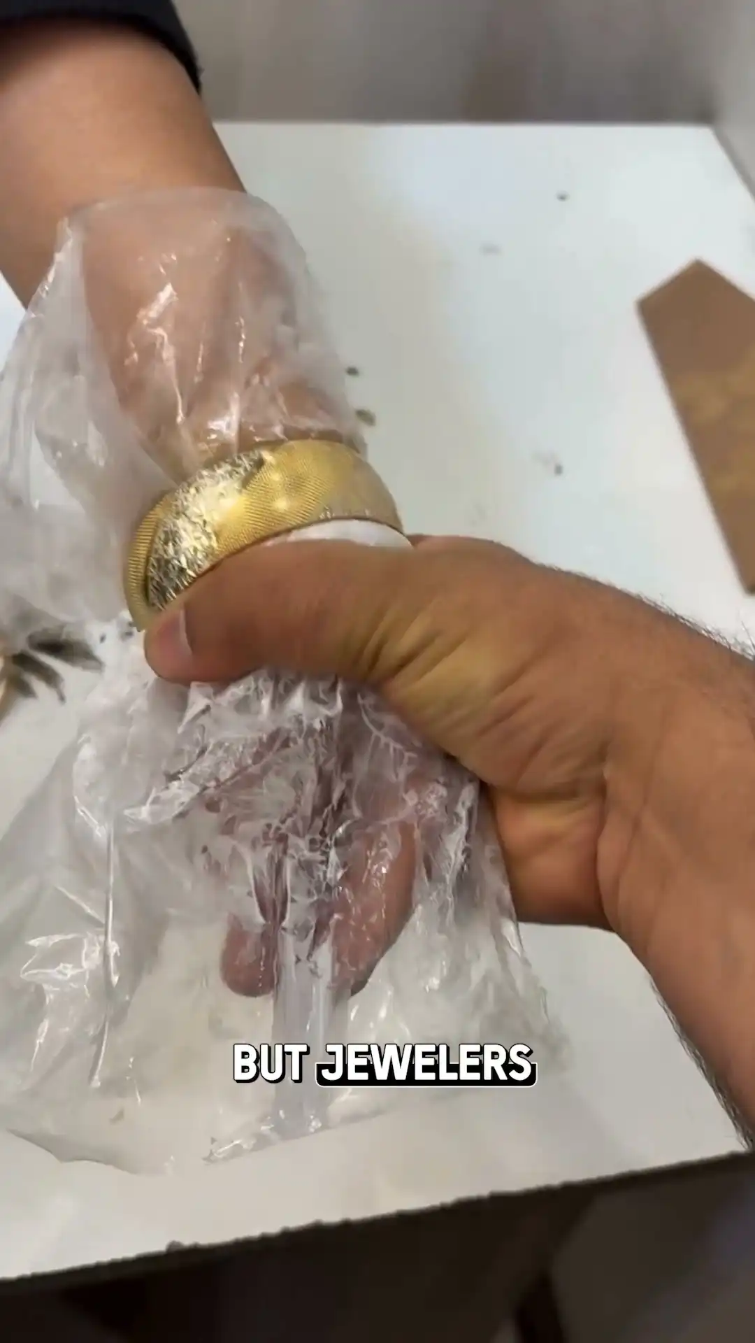They couldn't get the bracelet on my wrist 😳 #jewelry #interesting #didyouknow
Credit: @talayeshafiee on Instagram 📹