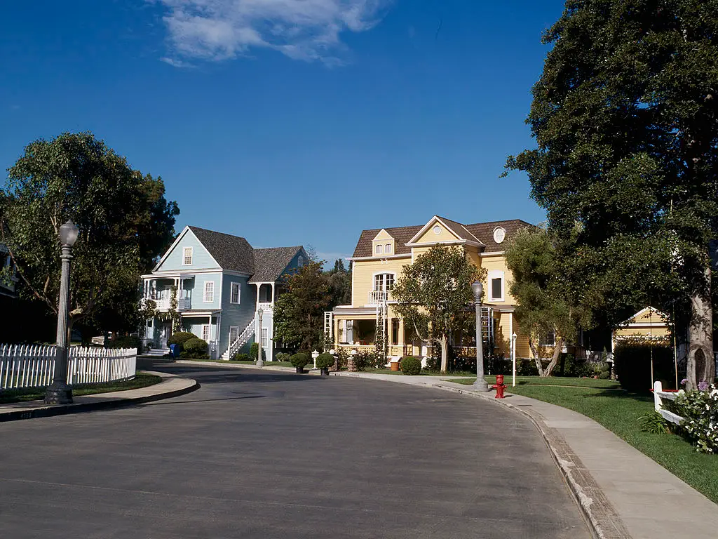 wisteria-lane-desperate-housewives