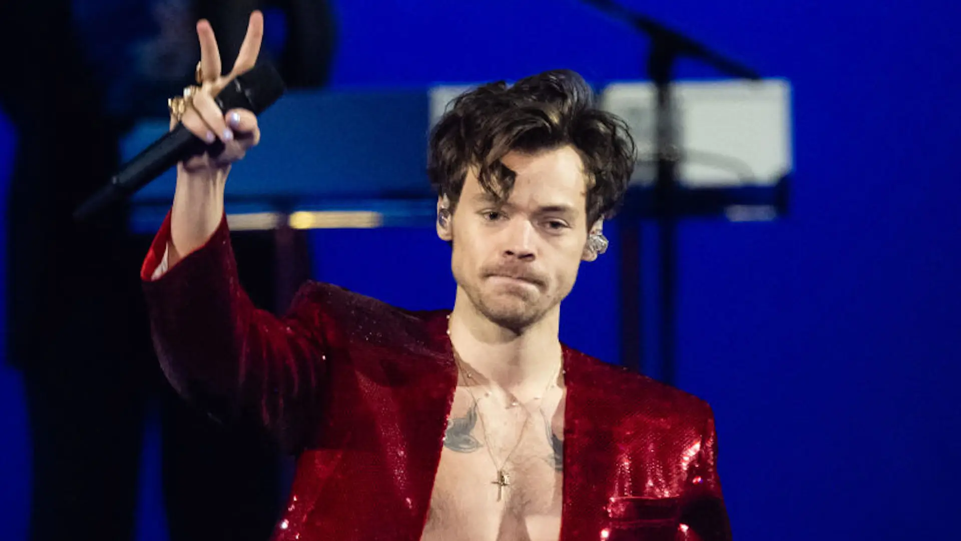LONDON, ENGLAND - FEBRUARY 11: (EDITORIAL USE ONLY) Harry Styles performs live on stage during The BRIT Awards 2023 at The O2 Arena on February 11, 2023 in London, England. (Photo by Samir Hussein/WireImage)