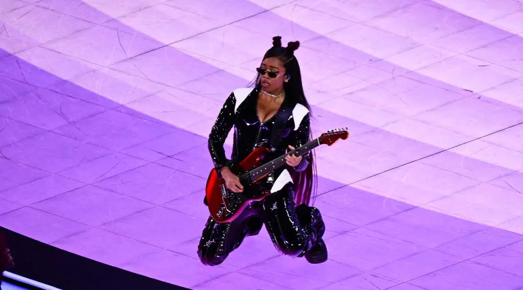 US singer H.E.R. performs during Apple Music halftime show of Super Bowl LVIII between the Kansas City Chiefs and the San Francisco 49ers at Allegiant Stadium in Las Vegas, Nevada, February 11, 2024. (Photo by Patrick T. Fallon / AFP) (Photo by PATRICK T. FALLON/AFP via Getty Images)
