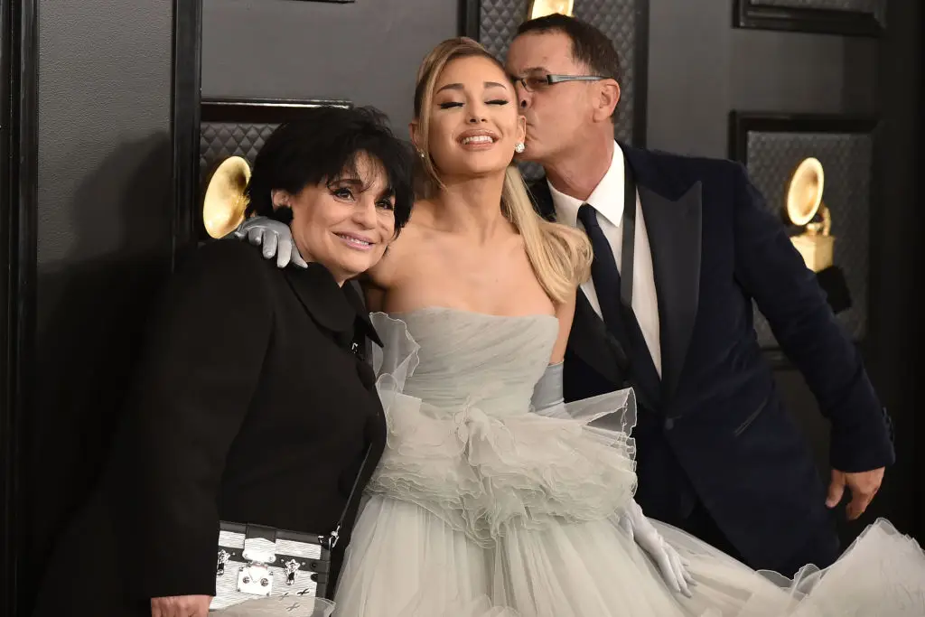 ariana grande and her parents at the grammys