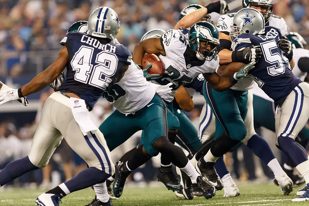 LeSean Shady McCoy scoring during eagles vs cowboys 2014 thanksgiving game