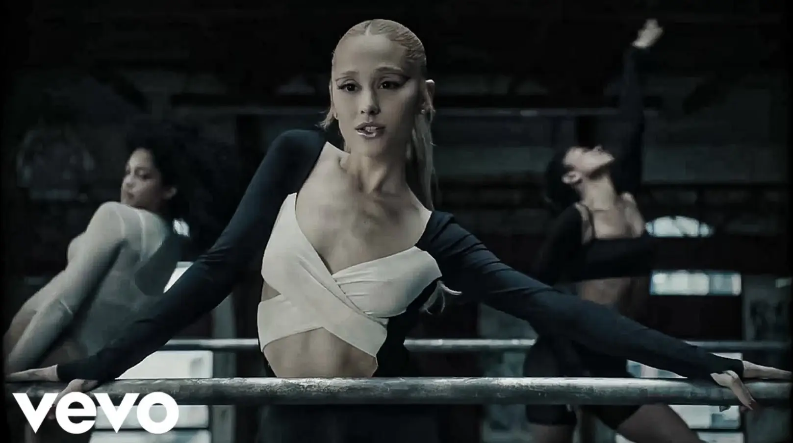 ariana grande yes and