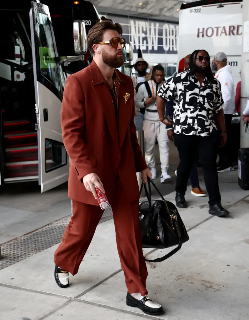 travis kelce superbowl outfit