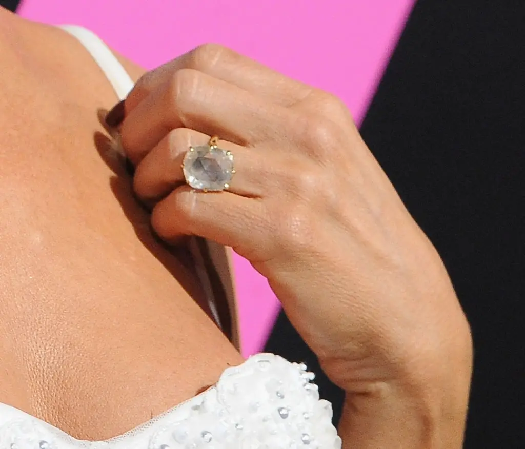 Jennifer Aniston engagement ring