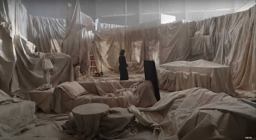 'Wizards' set "Younger And Hotter Than Me" Selena Gomez