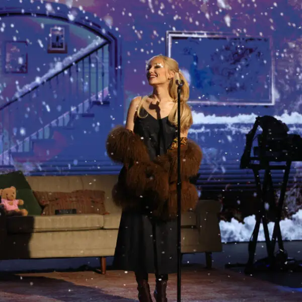 Ariana Grande Saturday Night Live performance