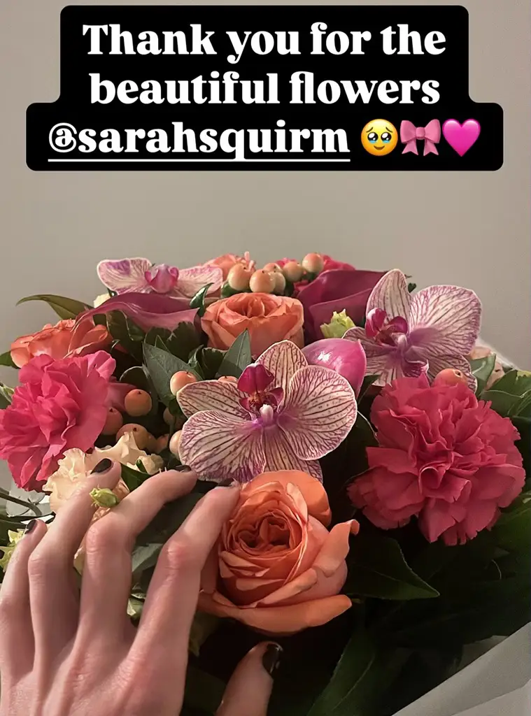 Aimee Lou Wood received flowers from Sarah Sherman after White Lotus sketch on SNL