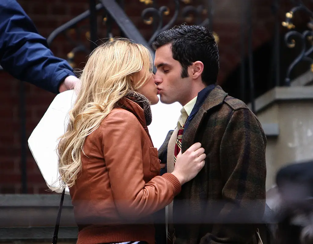 Blake Lively Penn Badgley Gossip Girl set