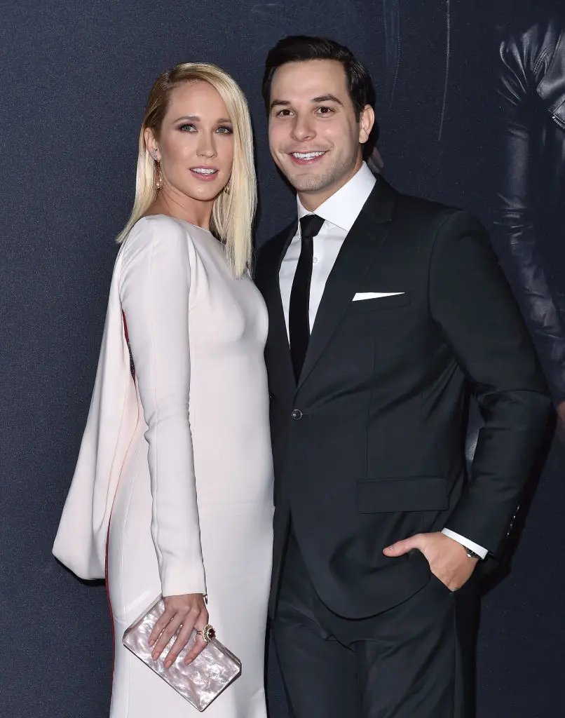 Anna Camp and Skylar Astin