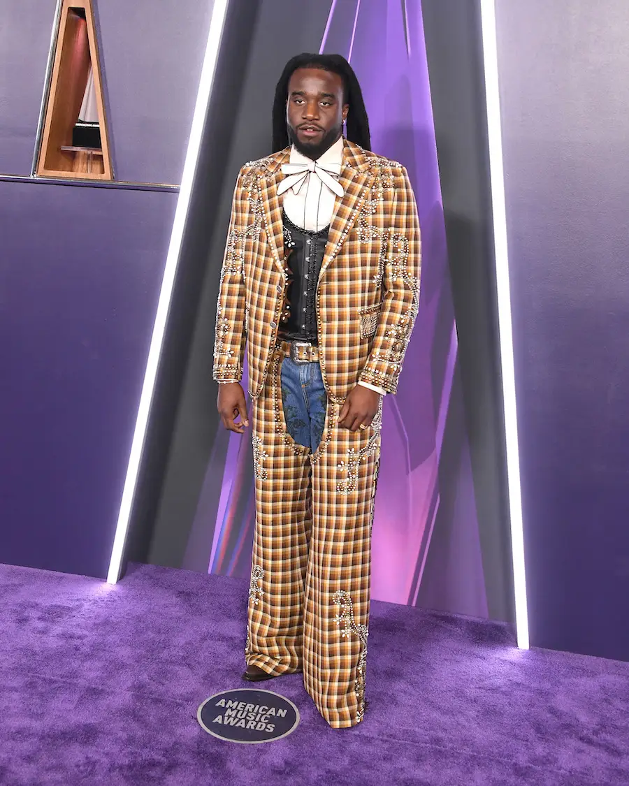 LAS VEGAS, NEVADA - MAY 26: EDITORIAL USE ONLY Shaboozey arrives at the 2025 American Music Awards at Fontainebleau Las Vegas on May 26, 2025 in Las Vegas, Nevada. (Photo by Steve Granitz/FilmMagic)