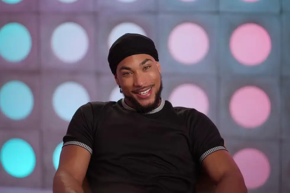 Sneaky Links Netflix Cast