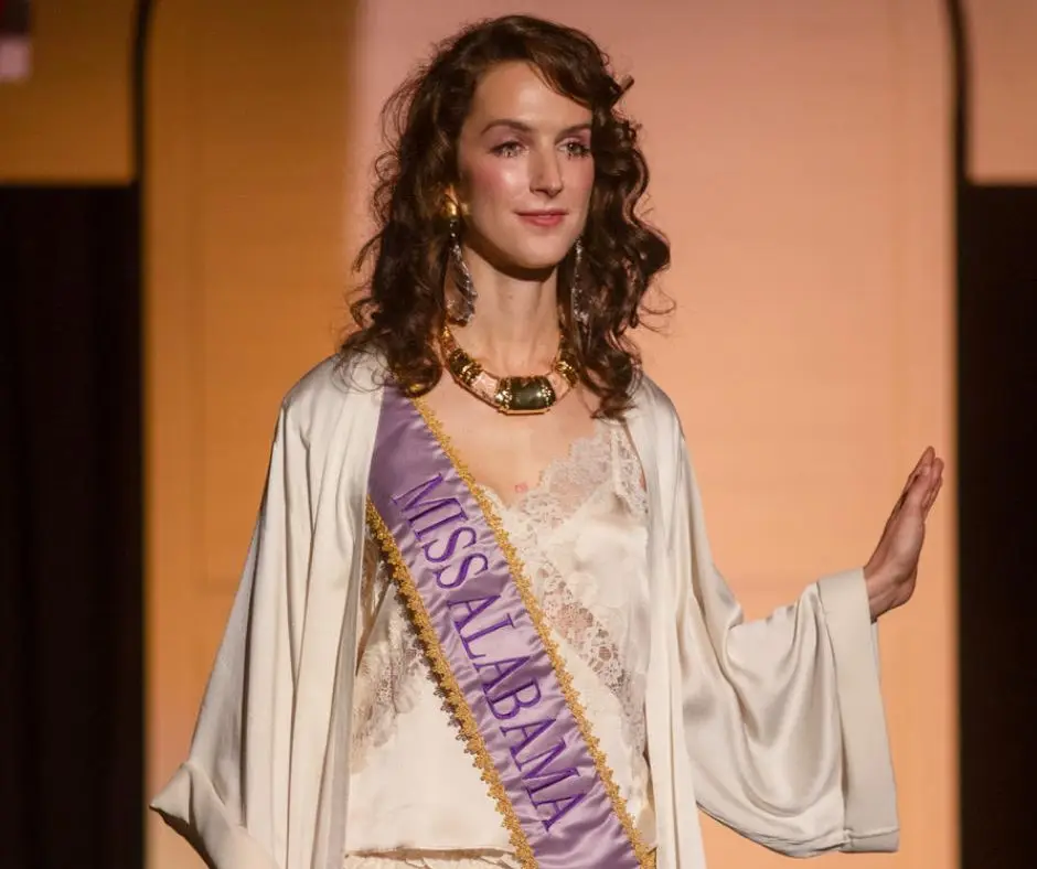 Spice up your lower lash line