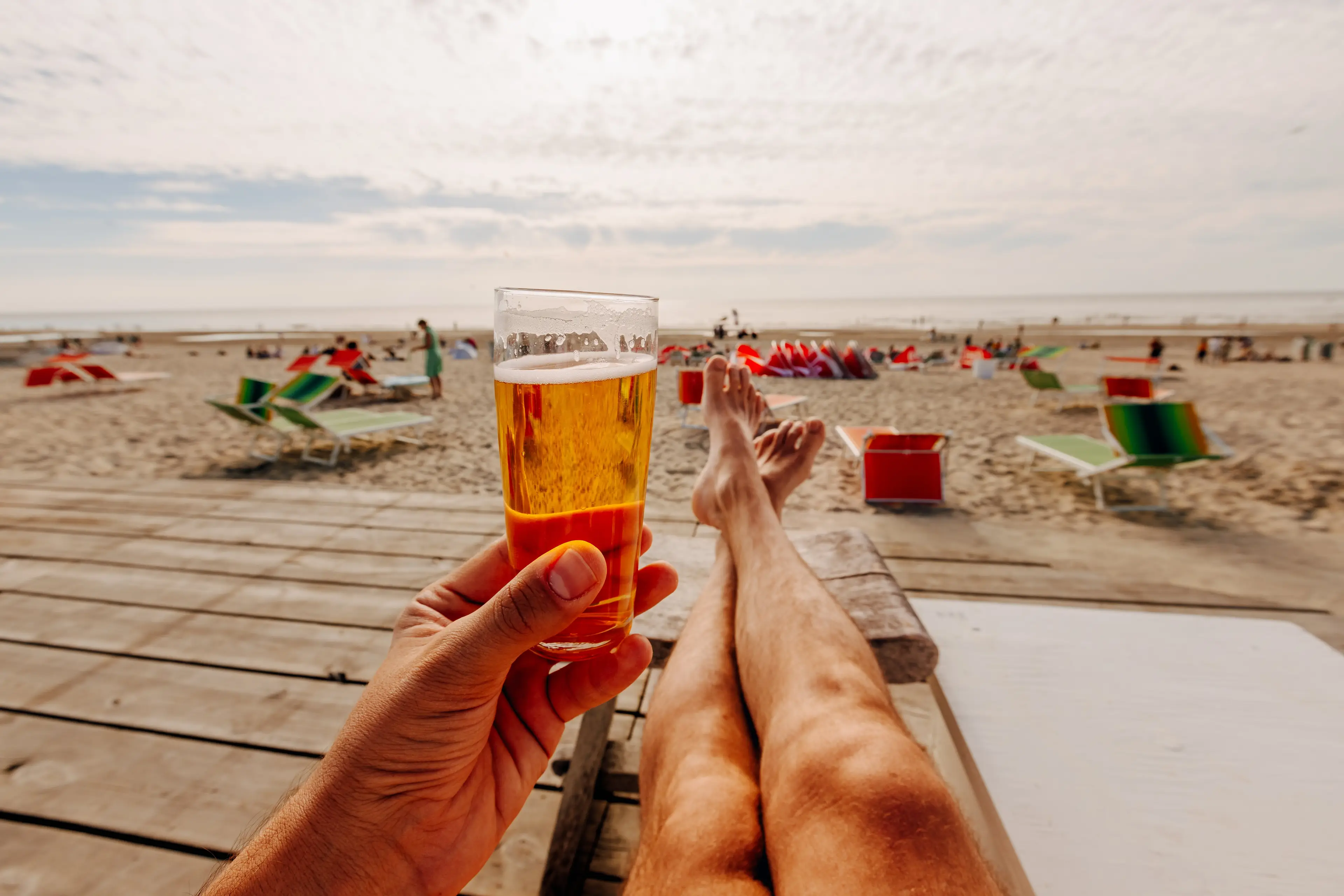 The heatwaves of the last few weeks might've played a part in more people choosing 'nolo' beer, (Getty Stock Images)