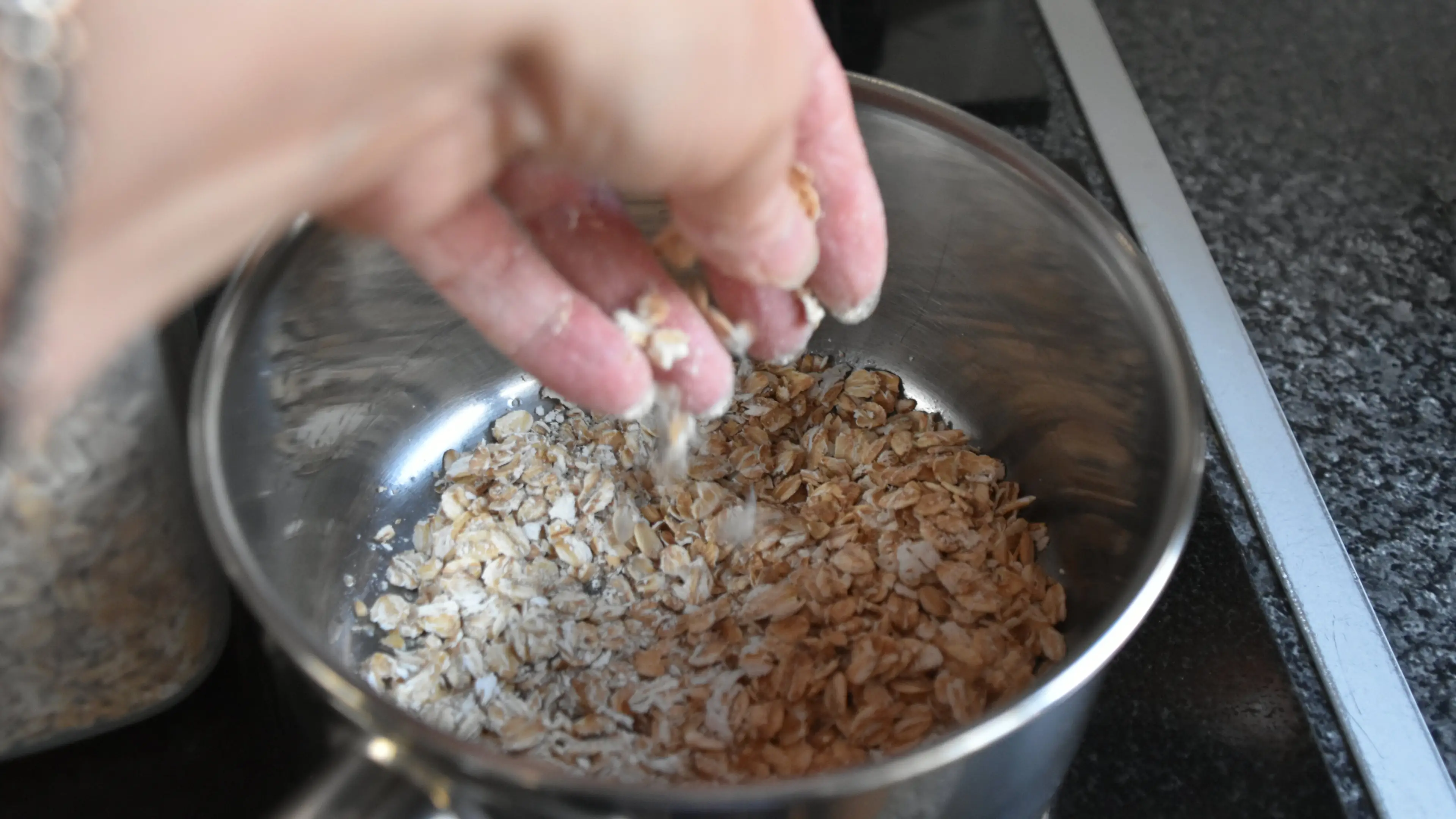 Experts share word of warning on 'Oat-Zempic' trend