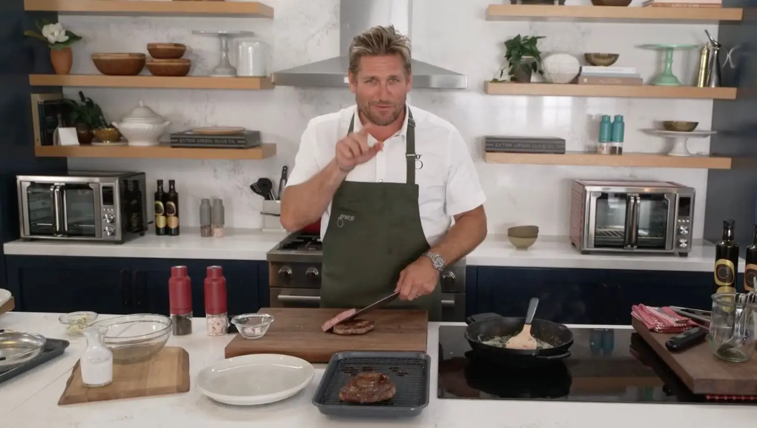 Curtis Stone claims it's more important what a steak looks like, rather than its temperature (QVCUK/YouTube)