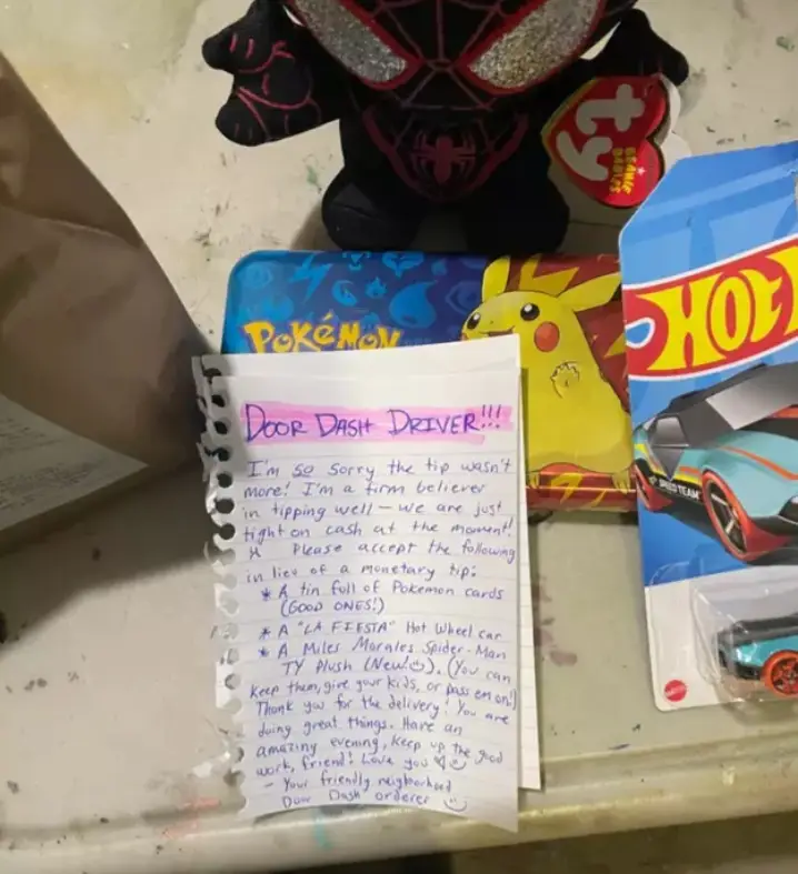 The customer left a few gifts for their DoorDash driver (Reddit/@Odd_Button_5437)