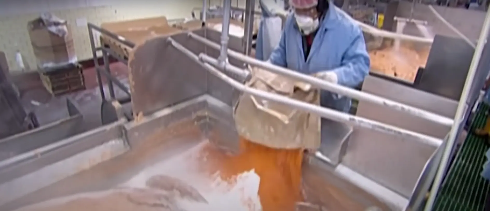 Flavourings are poured in (Discovery)