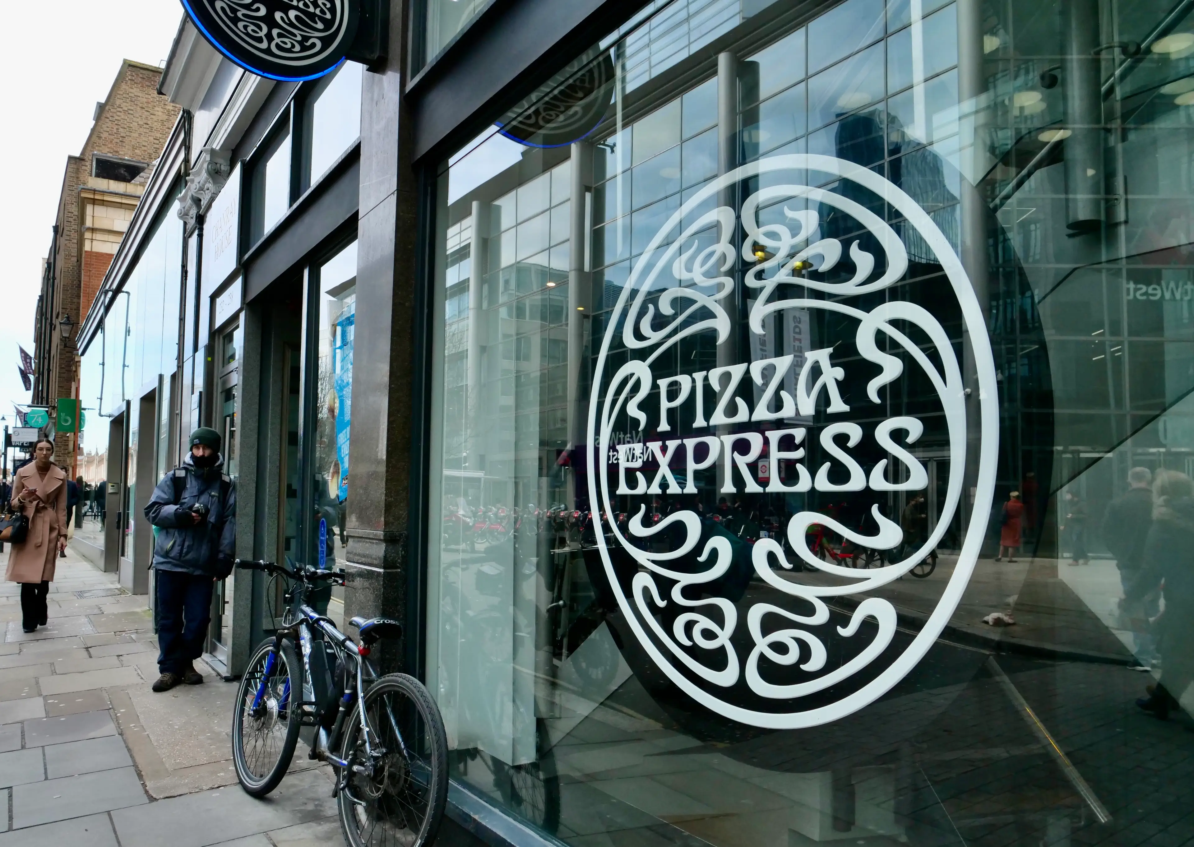 PizzaExpress is offering bottomless pizza and doughballs for £12.50 (Getty Stock Image)