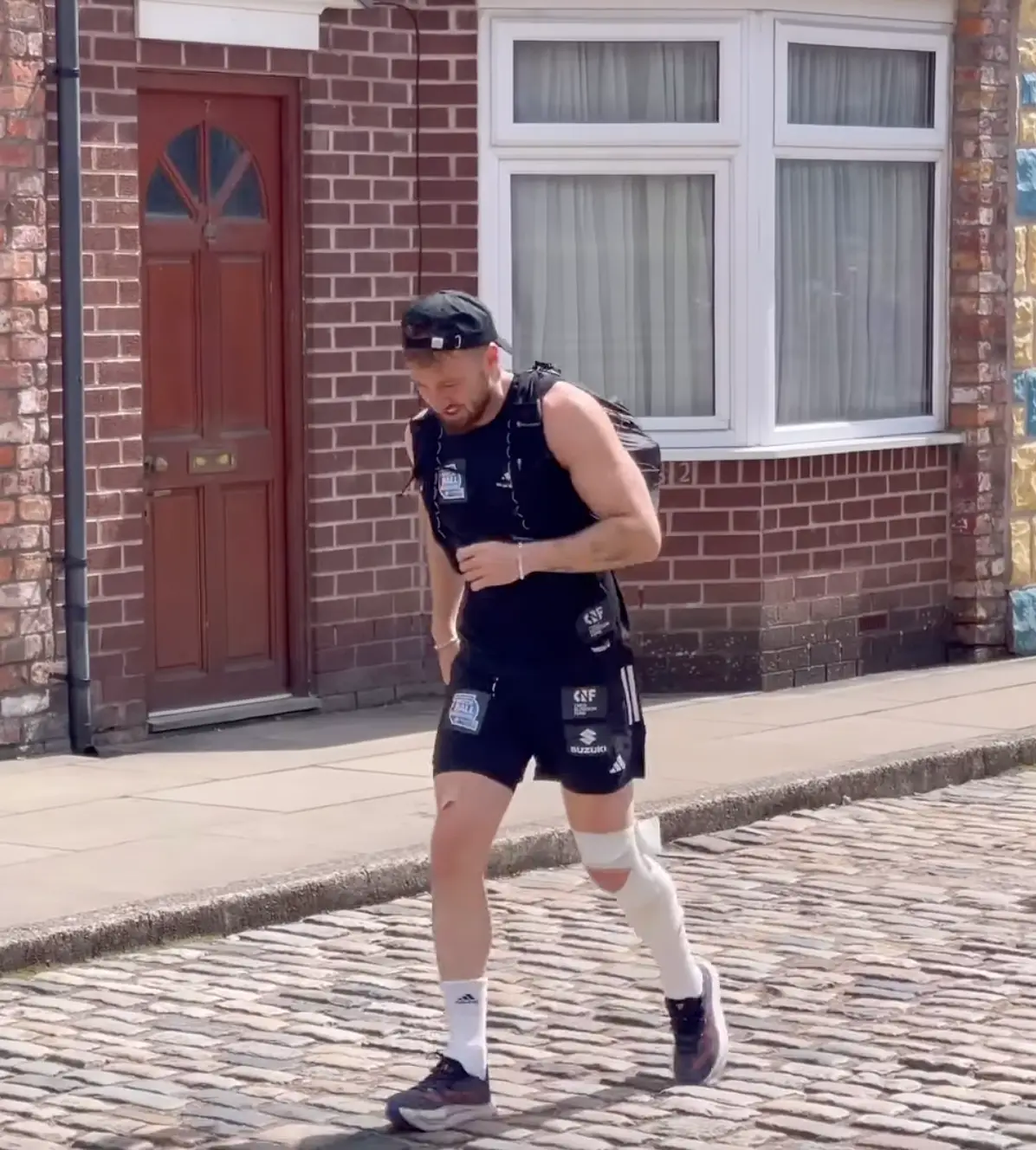 Sam battling his injuries as he ran along the cobbles of the Coronation Street set (Instagram/@socceraid)