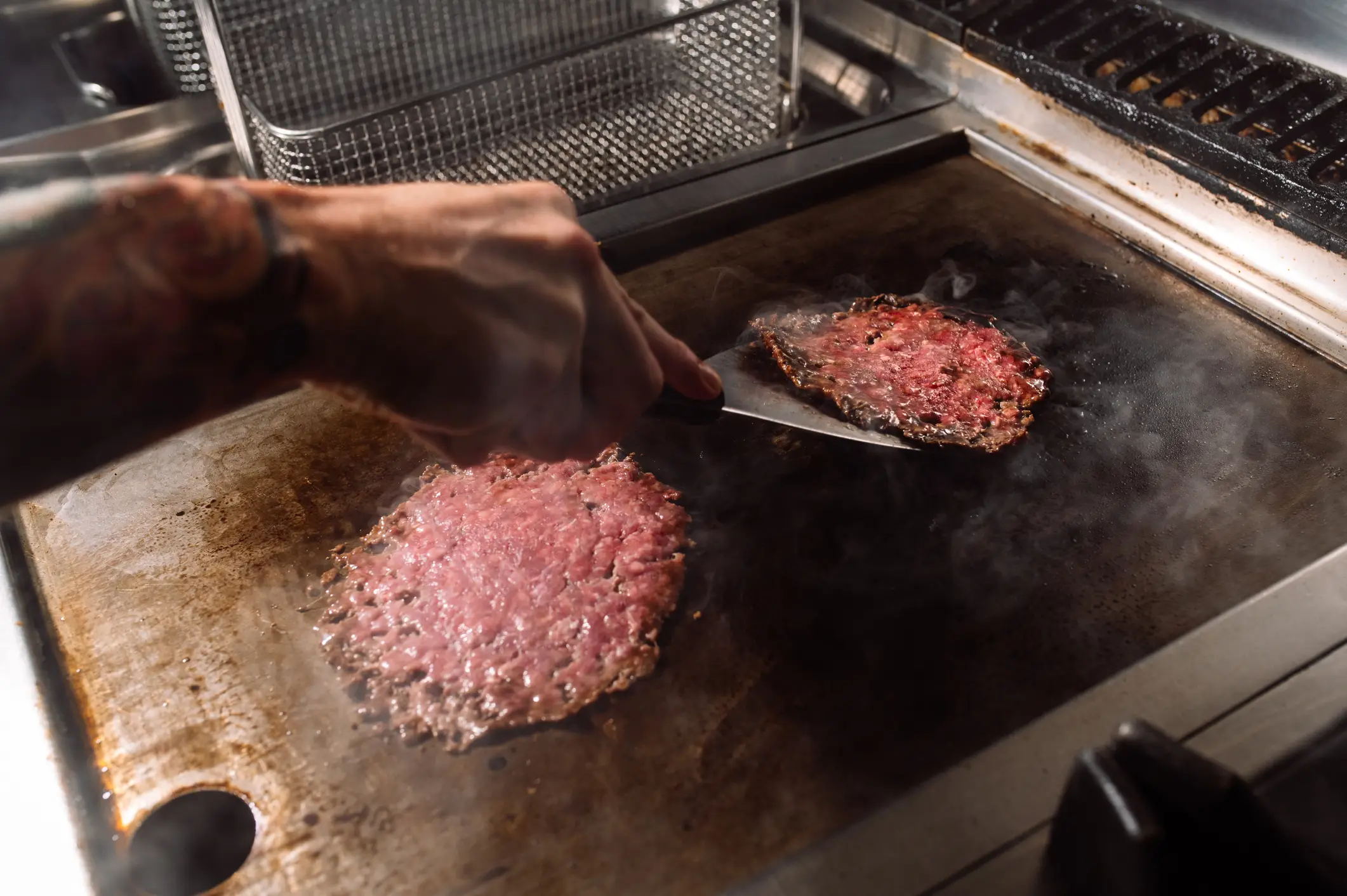 Smashburgers are made by flattening ground beef onto a hot grill (Alberto Menendez Cervero/Getty Images)