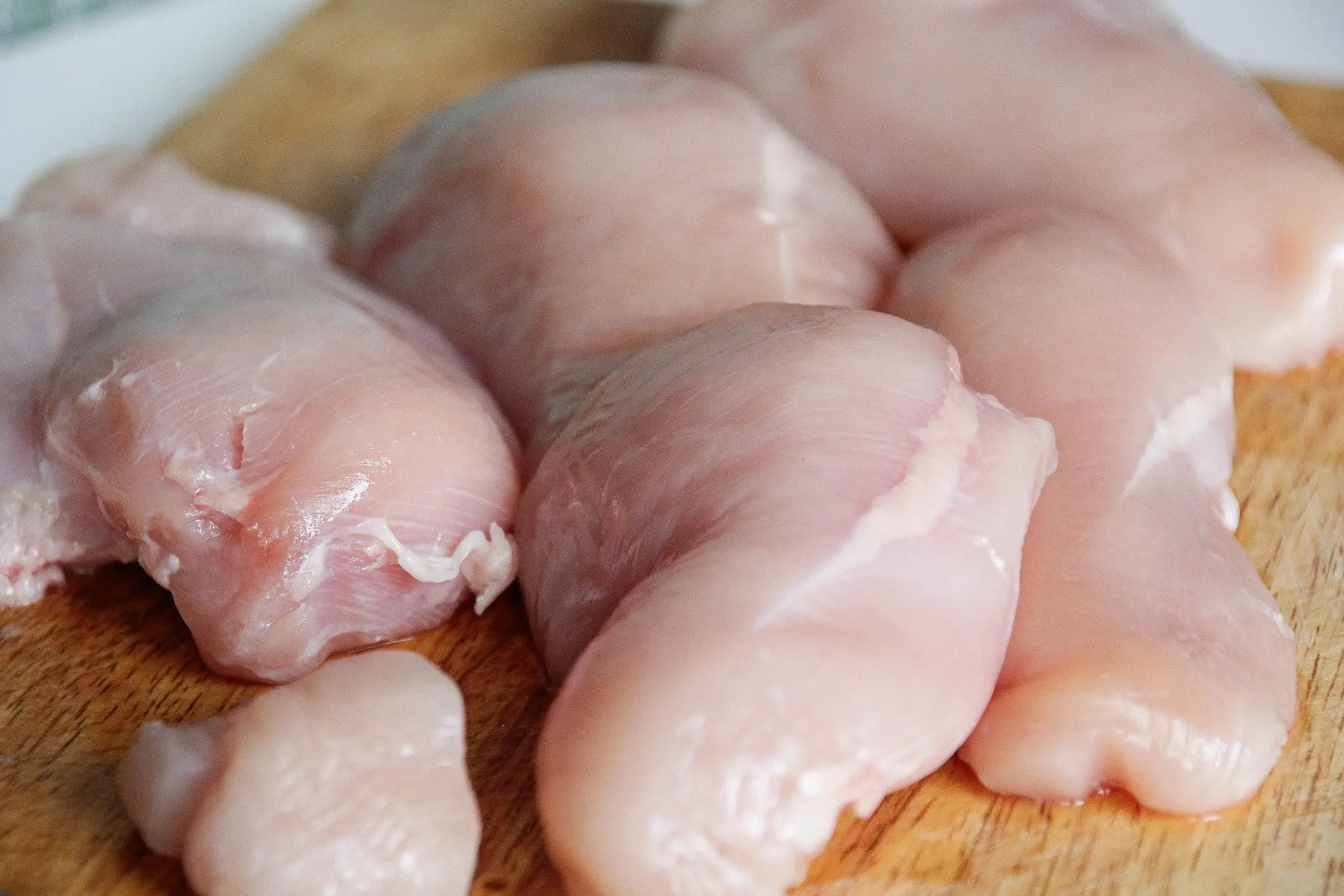 Raw chicken poses a significant salmonella risk (Kinga Krzeminska/Getty Images)