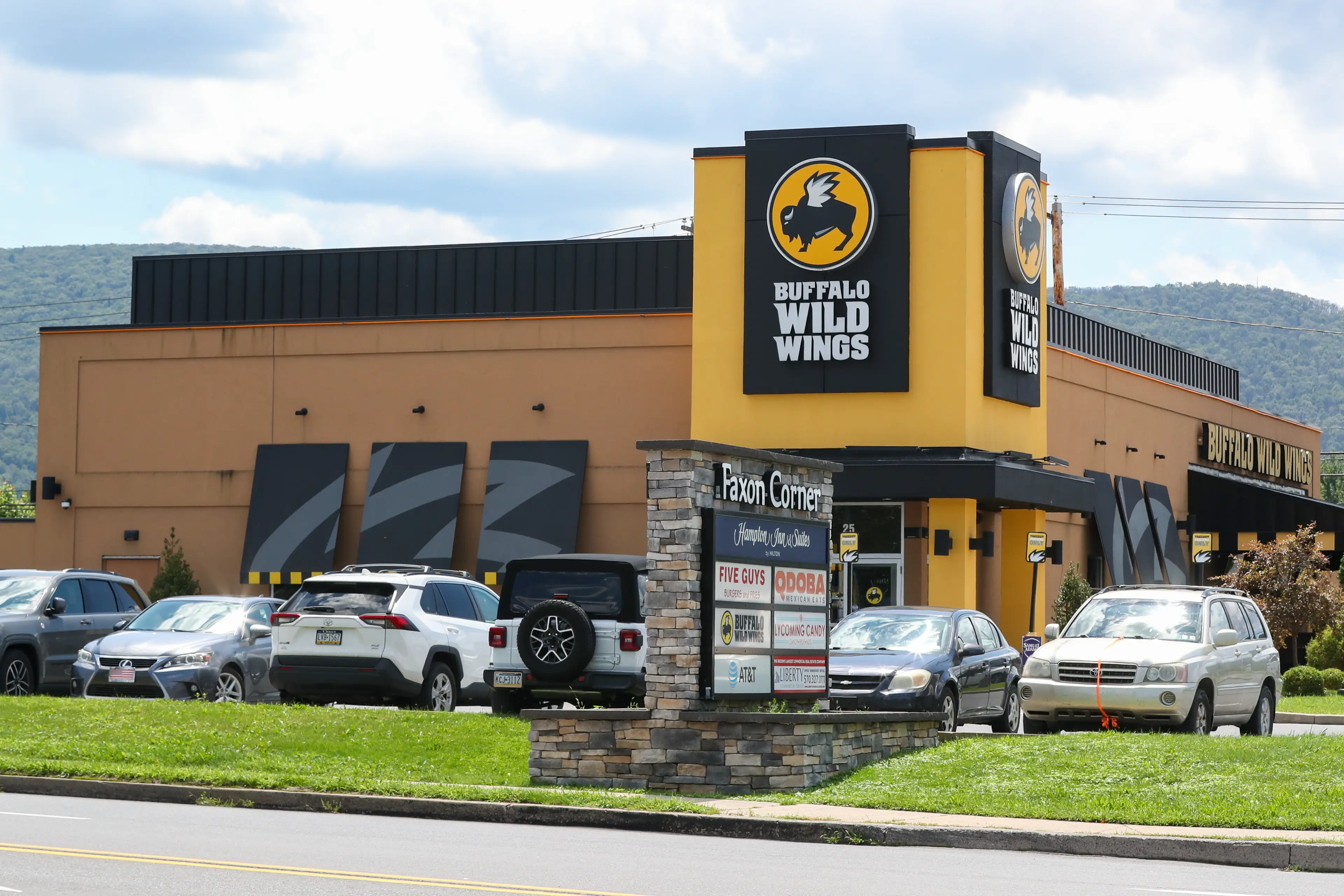 Here's hoping we see a Buffalo Wild Wings in the UK one day (SOPA Images / Contributor/Getty Images)