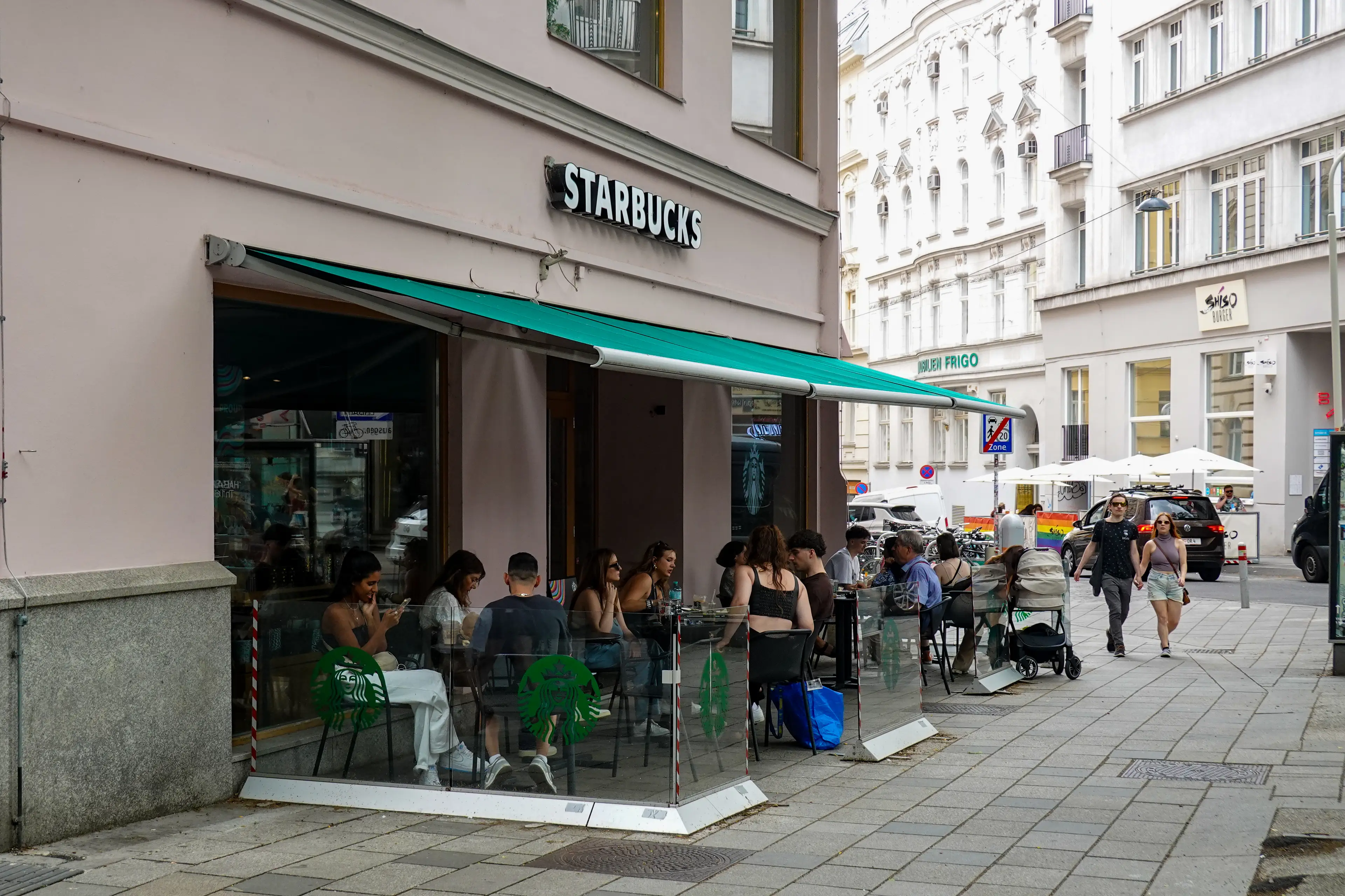 Niccol wants to see more seating at Starbucks outlets (NurPhoto / Contributor/Getty Images)