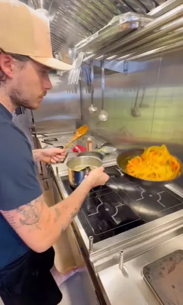 Cooking up a storm (@brooklynpeltzbeckham/Instagram)