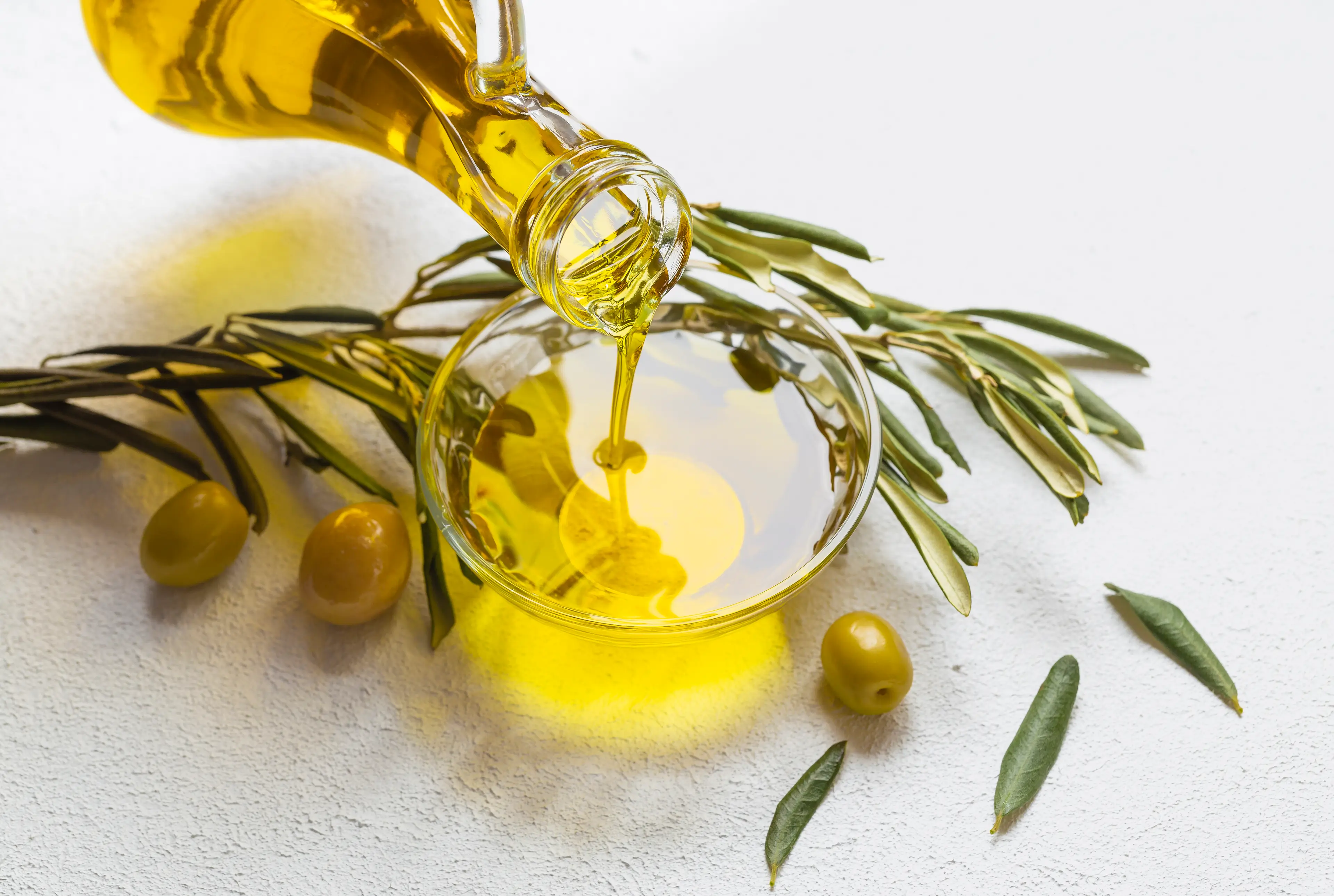 A health expert has explained how to tell 'good' extra olive oil from 'bad' (HakanEliacik/Getty Stock Image)