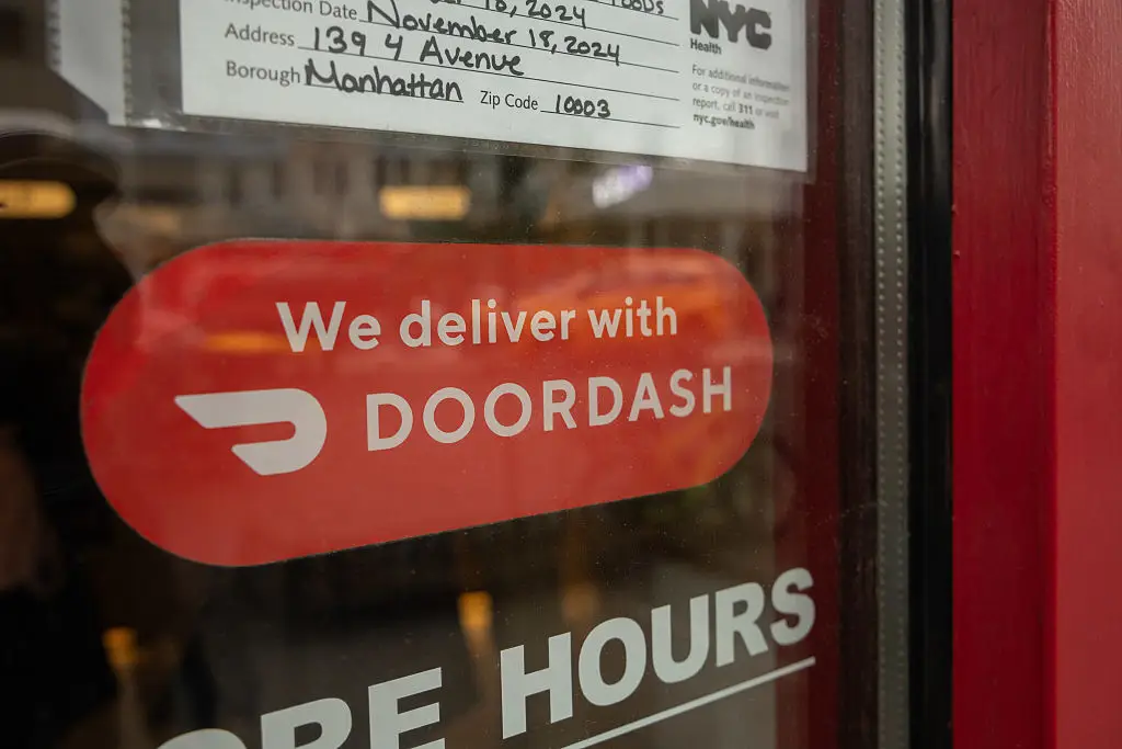 DoorDash works with both diners and grocery stores (Bloomberg/Contributor/Getty)