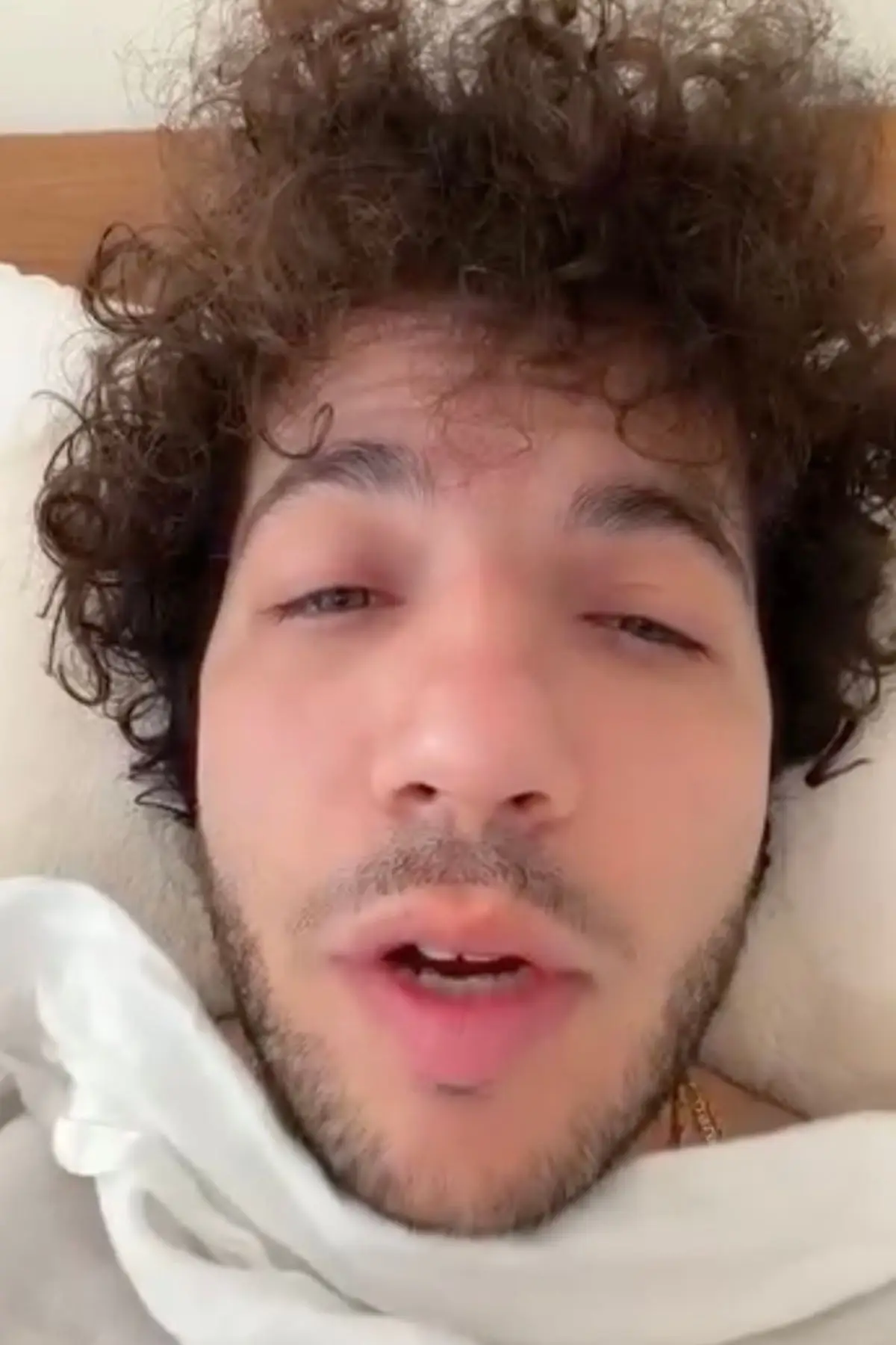 Blanco said he 'hated' his life at one point in the video before revealing his final weight (Instagram/@itsbennyblanco)